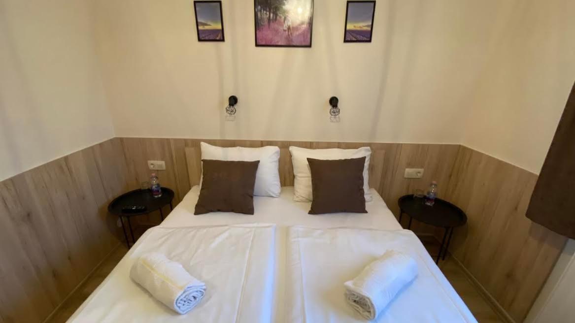Levendula Vendeghaz Hotell Győr Exteriör bild