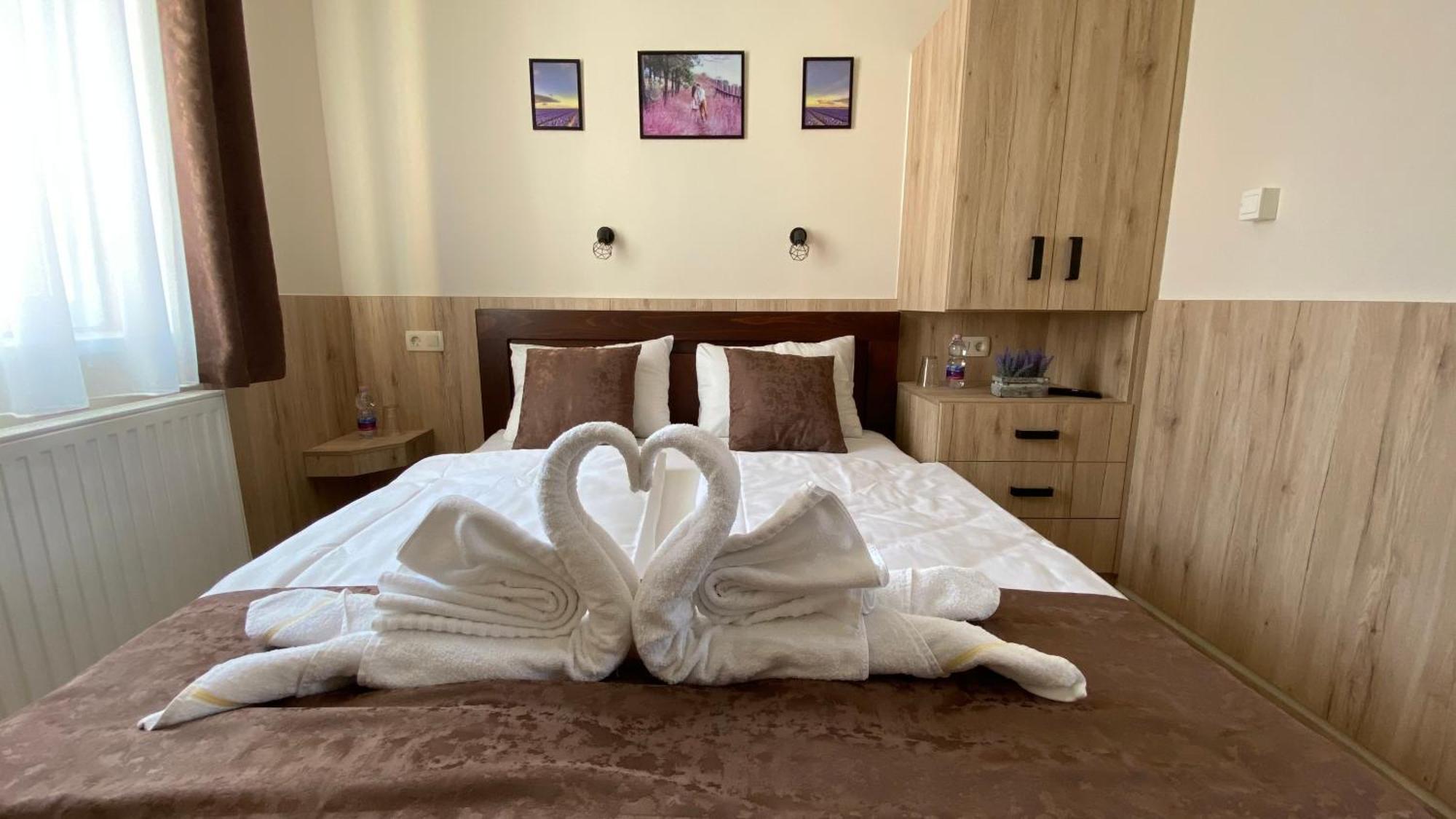 Levendula Vendeghaz Hotell Győr Exteriör bild