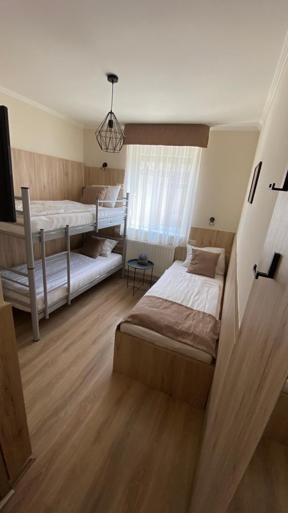 Levendula Vendeghaz Hotell Győr Exteriör bild