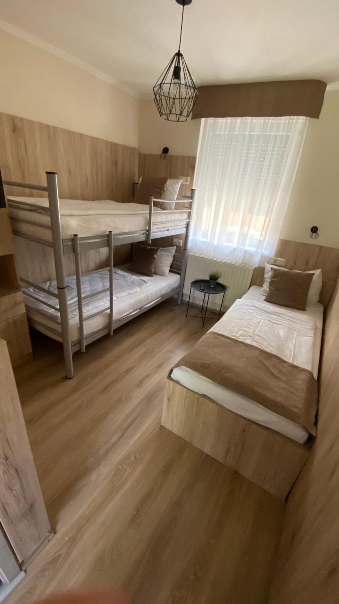 Levendula Vendeghaz Hotell Győr Exteriör bild