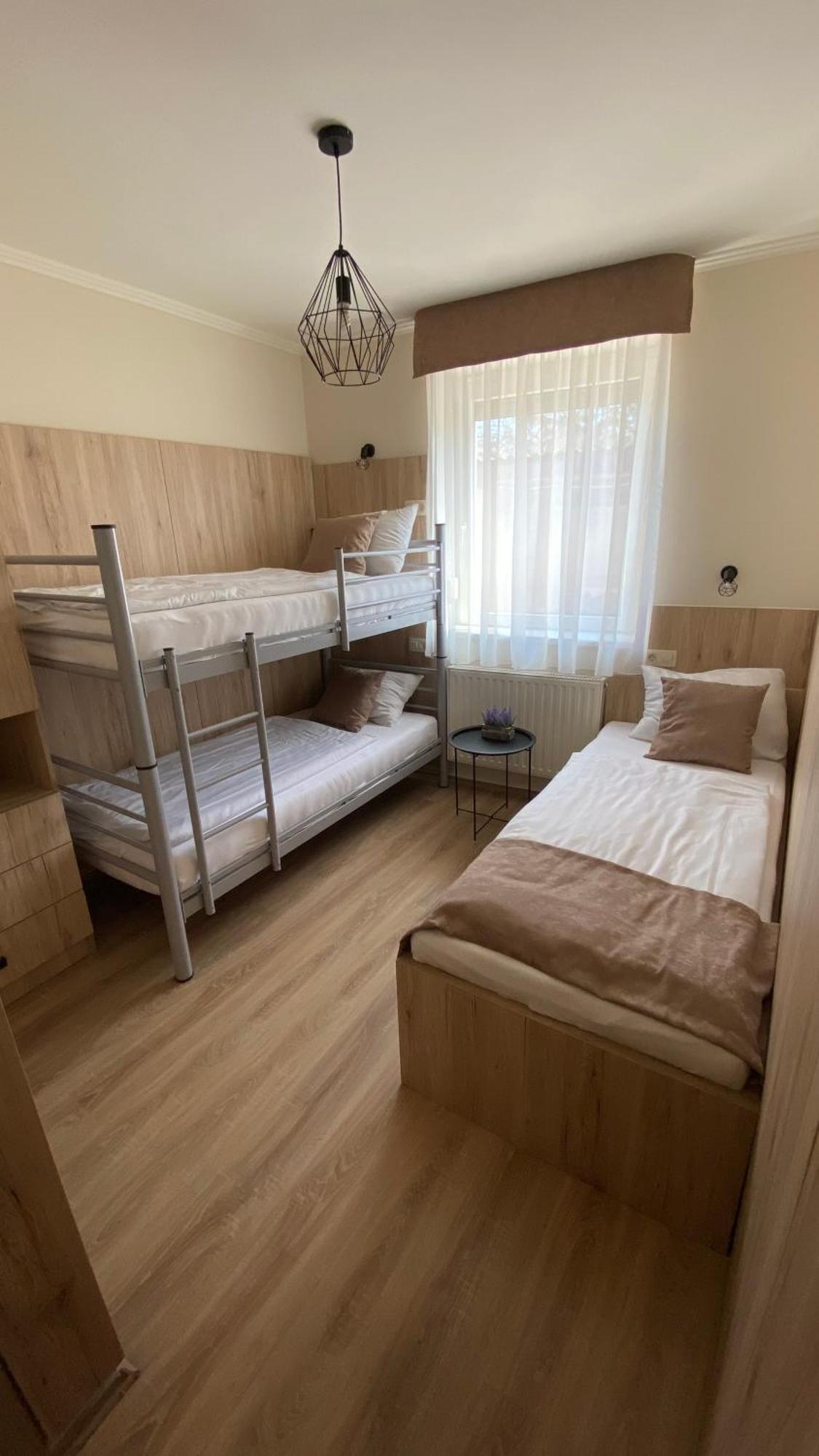 Levendula Vendeghaz Hotell Győr Exteriör bild