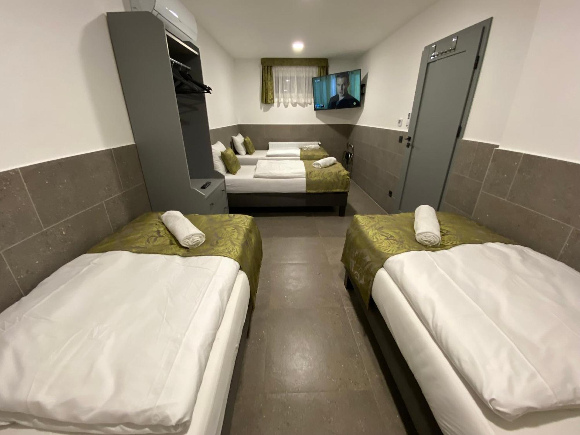 Levendula Vendeghaz Hotell Győr Exteriör bild