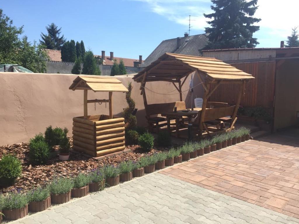 Levendula Vendeghaz Hotell Győr Exteriör bild